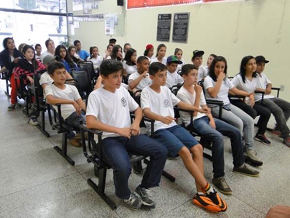 Descrição: Descrição: C:\Users\USER\Desktop\FOTOS MÁQUINA 2014\VISITA ESCOLA COLINAS\SITE 2.jpg